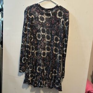 Free People top. Size L. Excellent condition